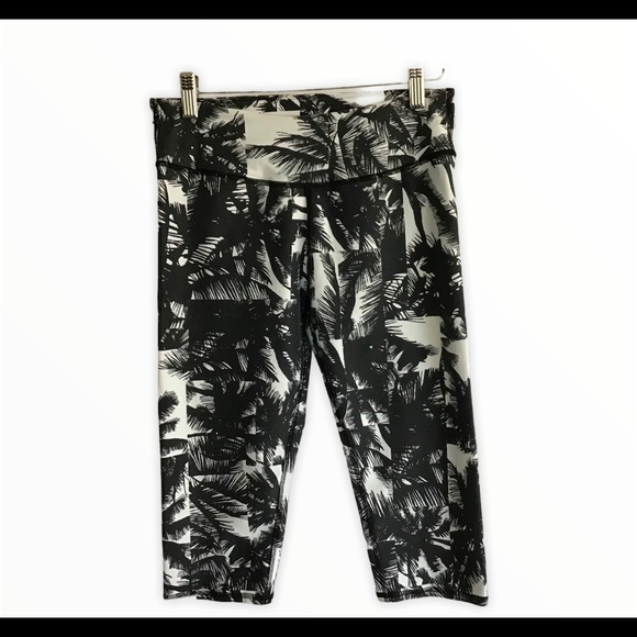 Fabletics Capris Sz S - Picture 2 of 4